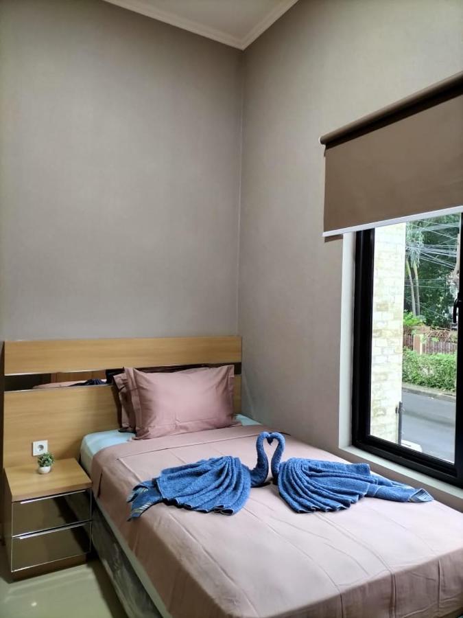 Cozy Residence Tomang Jakarta Exterior foto
